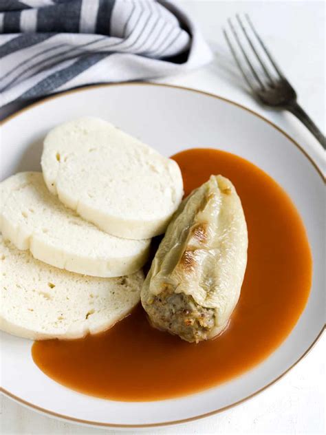 Servírovaná knedľa s omáčkou