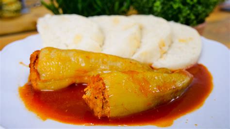 Servírovaná vegánska plnená paprika