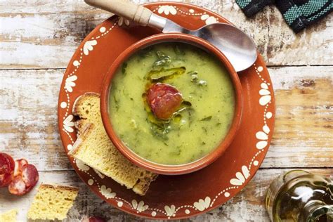 Misa tradičnej portugalskej polievky Caldo Verde