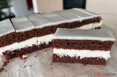 Výsledný produkt - torta alebo zákusok s krásnou čokoládovou polevou
