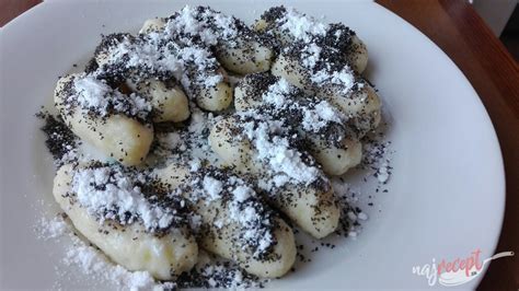 Zemiakové šúľance s makom a cukrom