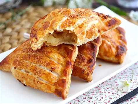 Ilustrácia jabĺk a kakaového prášku