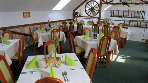 Interiér reštaurácie Gurmán vo dvore