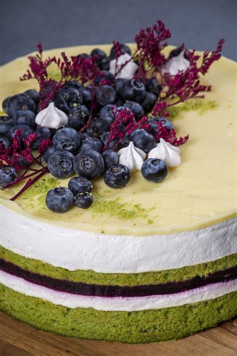 Hotová torta Opera so zeleným čajom