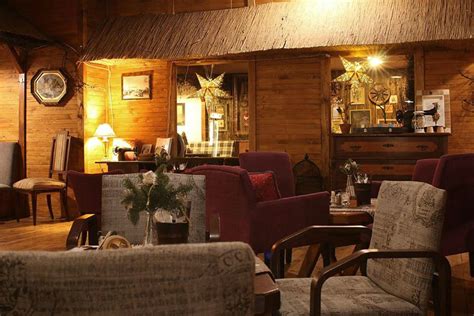 Interiér reštaurácie Slovenský dvor s drevenými prvkami