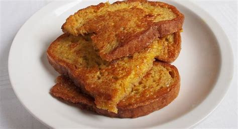 Zapečený chlieb vo vajíčku v rúre