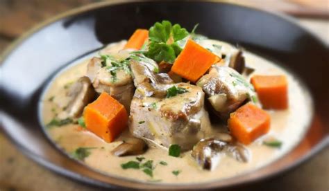 Fotografia francúzskeho jedla Blanquette de Veau
