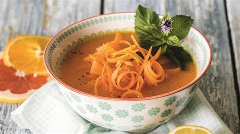 Suroviny na mrkvovú polievku s pomarančom