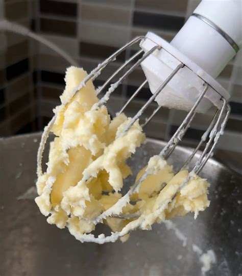 Proces šľahania smotany na maslo