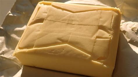 Výroba masla trasením v pohári