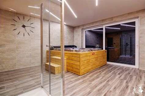 Wellness zóna s vírivkou a saunou