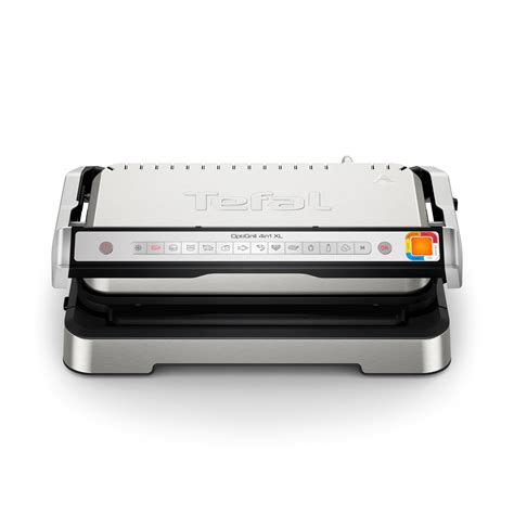 Ľudia grilujú rôzne jedlá na Tefal OptiGrill 4v1 XL umiestnenom na stole