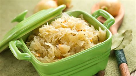 Ilustrácia zemiakových lokší a dusenej kapusty