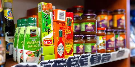 Ilustrácia rôznych ázijských potravín a korenín