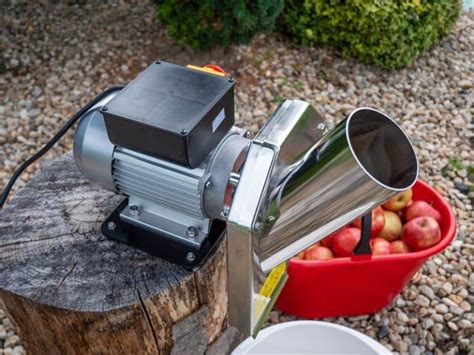 Elektrický drvič na ovocie