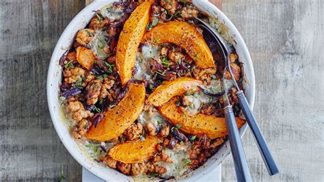 Zapečená tekvica Hokkaido s mäsom a syrom