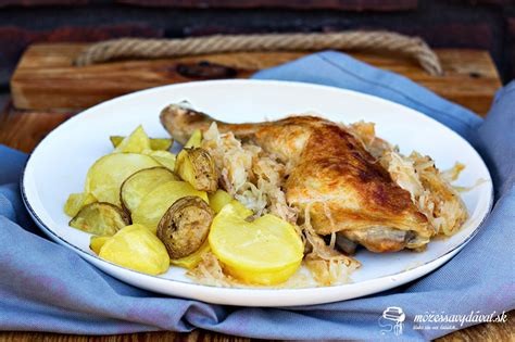 Pečené kura na kyslej kapuste v pekáči