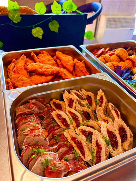 Štýlový catering s obloženými chlebíčkami na firemnom evente