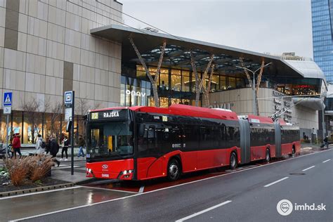 Mlynské kamene pri práci