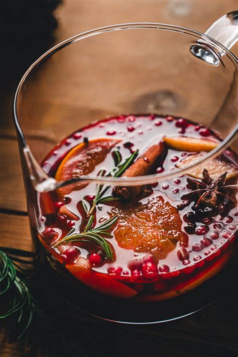 Ilustrácia ingrediencií na vianočný punč z bieleho vína