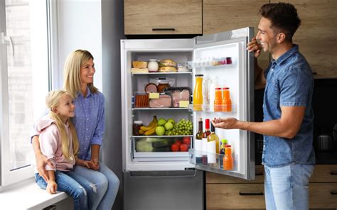 Ilustrácia správneho skladovania klobás v chladničke