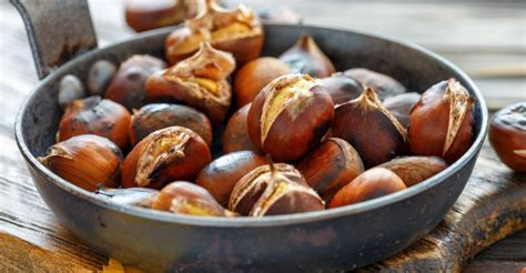 Narezané gaštany pripravené na pečenie