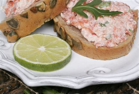 Tvarohová nátierka s lososom a kôprom