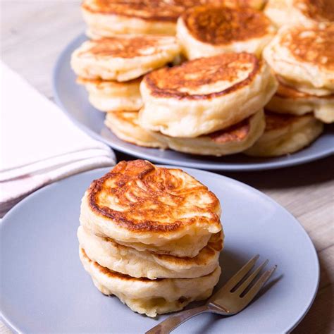 Koláž rôznych typov panvíc na lievance