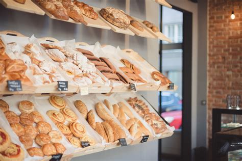 Čerstvé pečivo s tekvicovou nátierkou a tekvicovými semiačkami