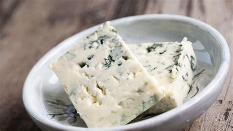 Roquefort - slávny francúzsky syr s modrou plesňou