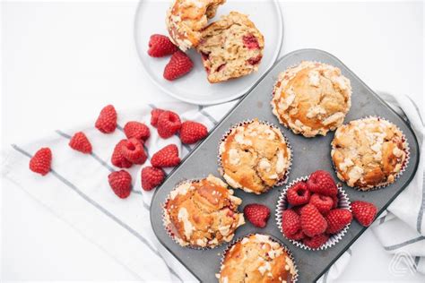Muffiny s malinami a bielou čokoládou