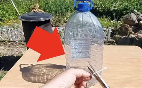 Ilustrácia odkôstkovania čerešní pomocou fľaše a paličky