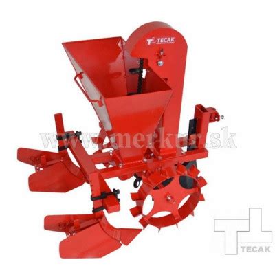 Malotraktor s pripojeným sadzačom zemiakov