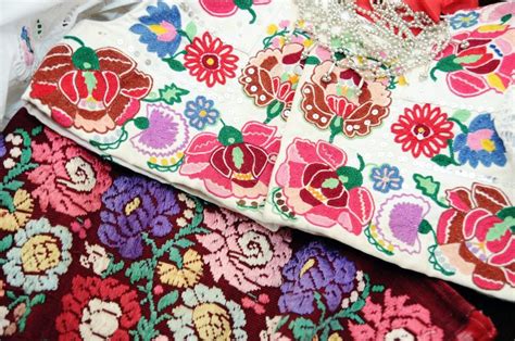 Rastlinné motívy v slovenskej výšivke