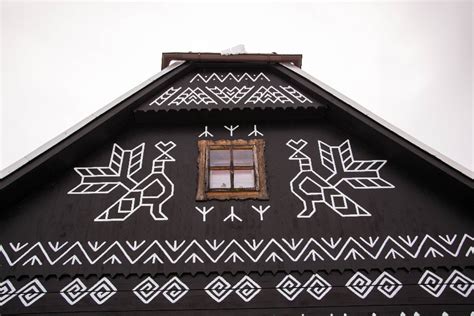 Čičmiansky ornament na domoch a odeve
