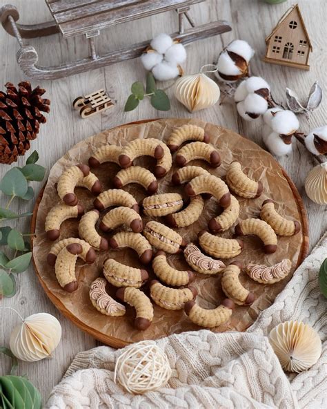 rohlíčky plnené krémom a poliate čokoládou