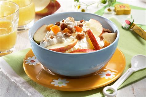 Cottage cheese s ovocím a orechmi