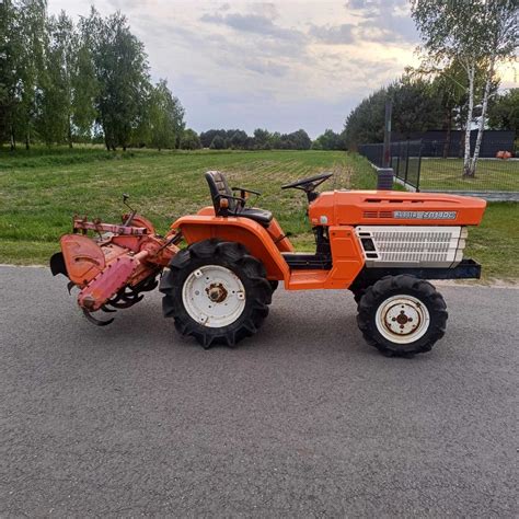 Traktor Kubota B1400 v akcii