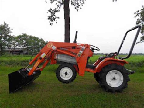 Traktor Kubota B1400 s čelným nakladačom