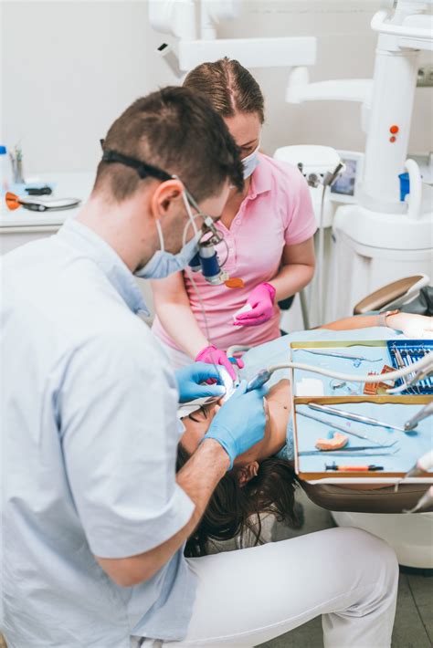 Röntgen zlomeného zuba s poškodeným koreňom