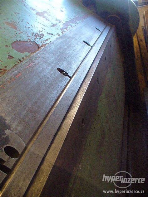 Bezpečnostné prvky ohýbačky plechu