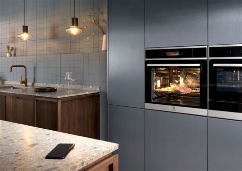 Porovnanie funkcií samočistenia v rôznych radoch rúr Electrolux