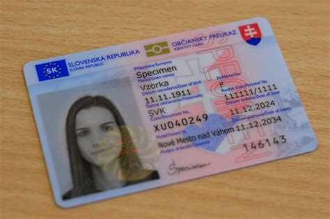 Infografika porovnávajúca staré a nové občianske preukazy