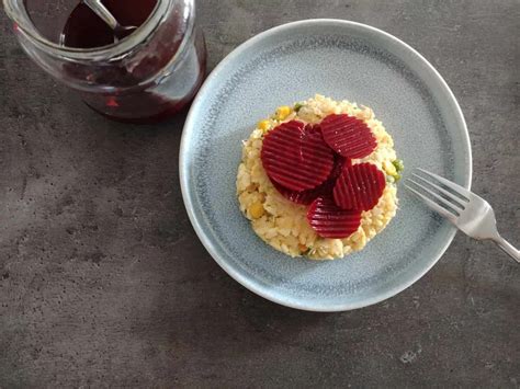 Ilustrácia pohárov so zaváranou cviklou