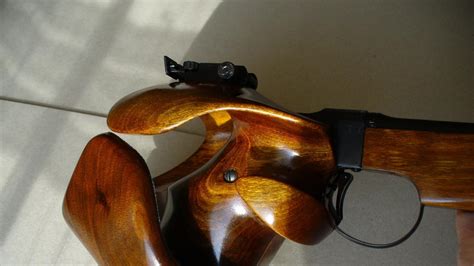 Proces renovácie drevenej pažby