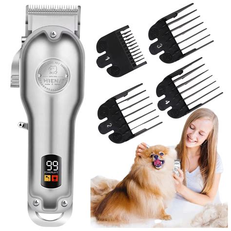 Zložený papier pripravený na strihanie vzorov