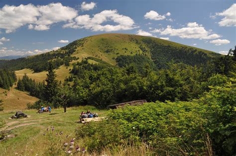 Turistická mapa s vyznačenými trasami k Chate pod Borišovom