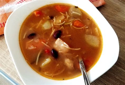 Fazuľová polievka s koreňovou zeleninou