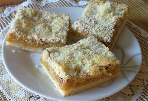 Ingrediencie na kysnutý jablkový koláč