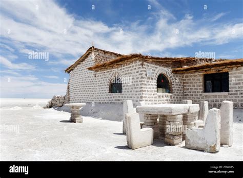 Hotel postavený zo slaných tehál v Salar de Uyuni